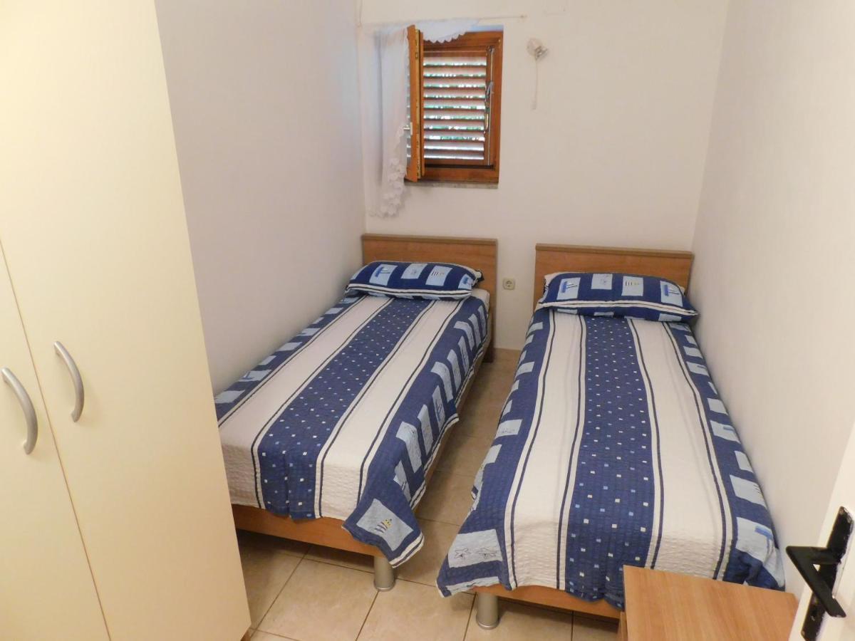 Apartments Marica Krk Town Luaran gambar