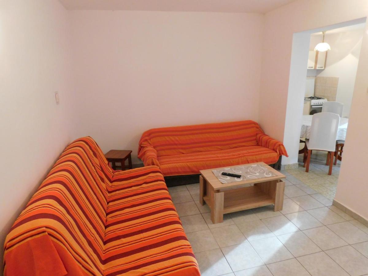Apartments Marica Krk Town Luaran gambar